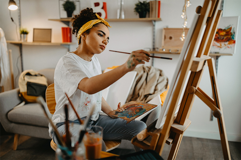 women painting